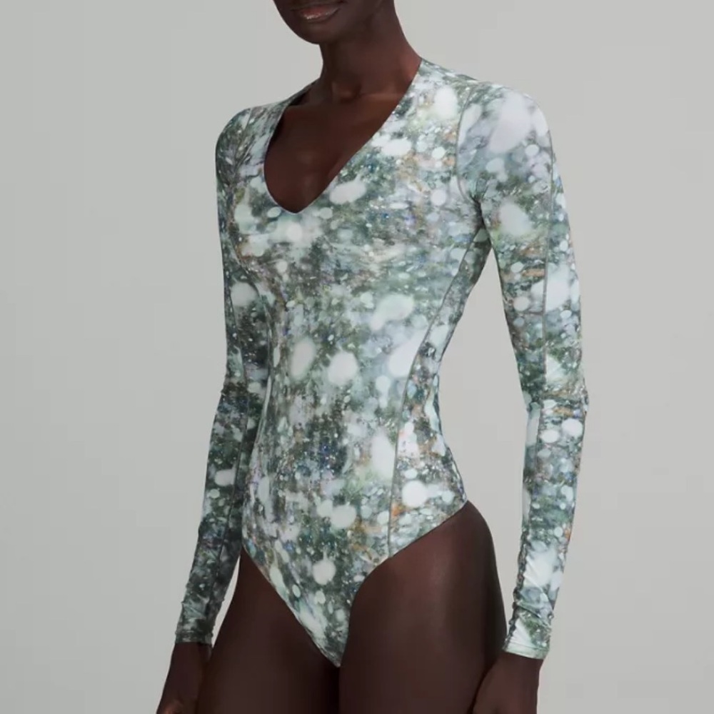 NWT Lululemon Lab Long Sleeve Bodysuit V-Neck Slim Fit Green Gray Size 2